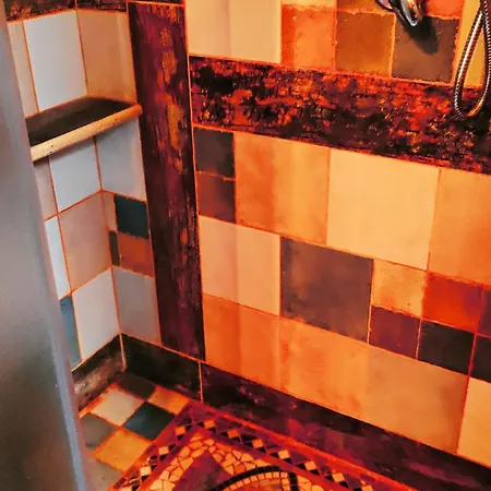 Casa Gaudi - House & 特乌拉达