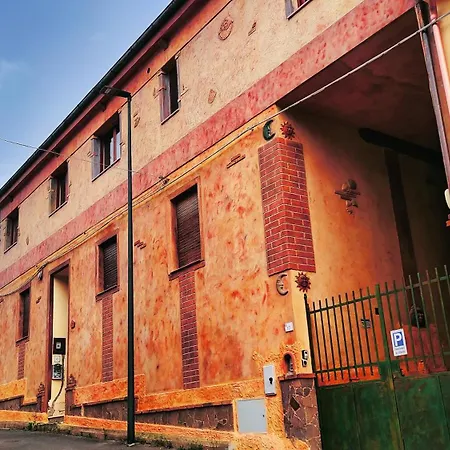 Casa Gaudi - House &