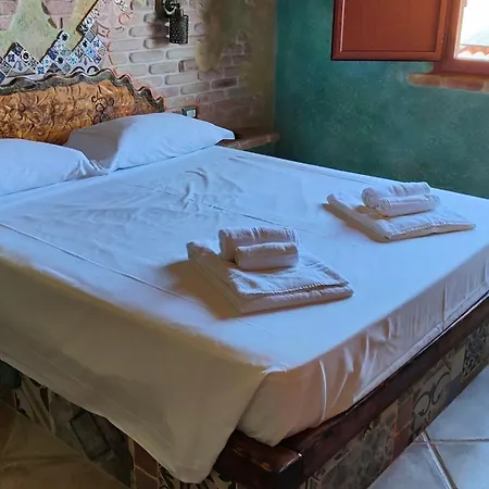 Casa Gaudi - House & 招待所 特乌拉达