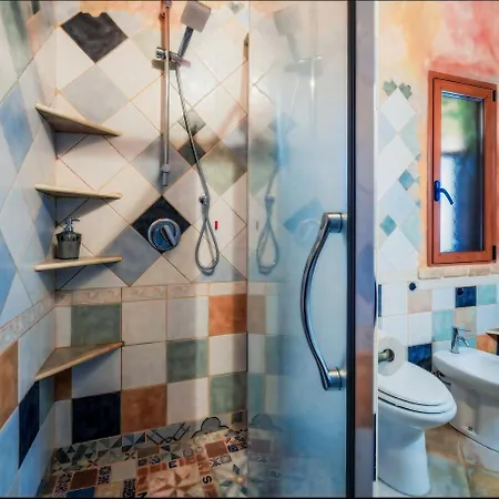 Casa Gaudi - House &