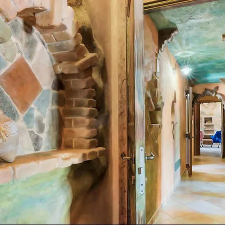 Casa Gaudi - House &