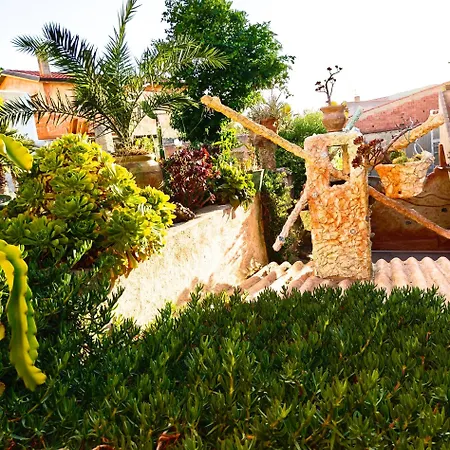 Casa Gaudi - House & Teulada